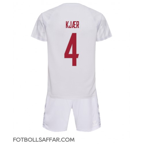 Danmark Simon Kjaer #4 Bortadräkt Barn VM 2022 Kortärmad (+ Korta byxor)